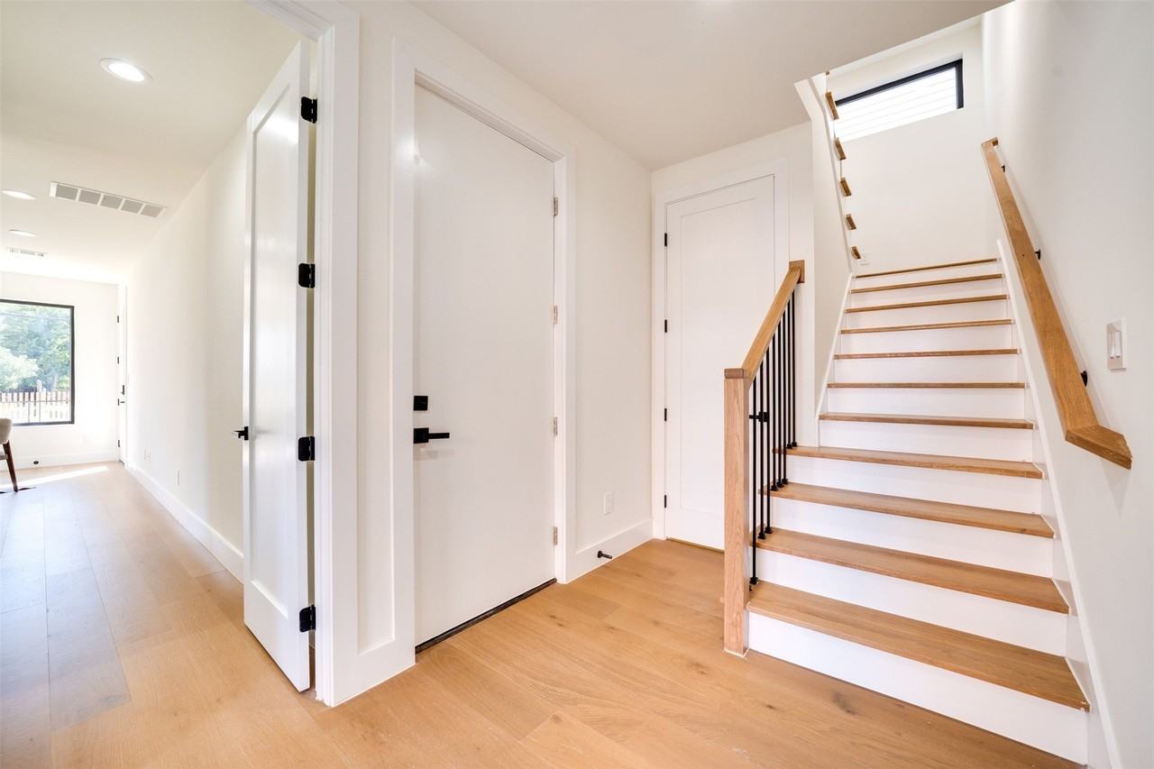 3825 Munger Ave - Photo 7 of 34