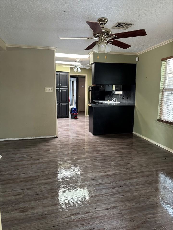 1413 Alford Dr - Photo 4 of 18