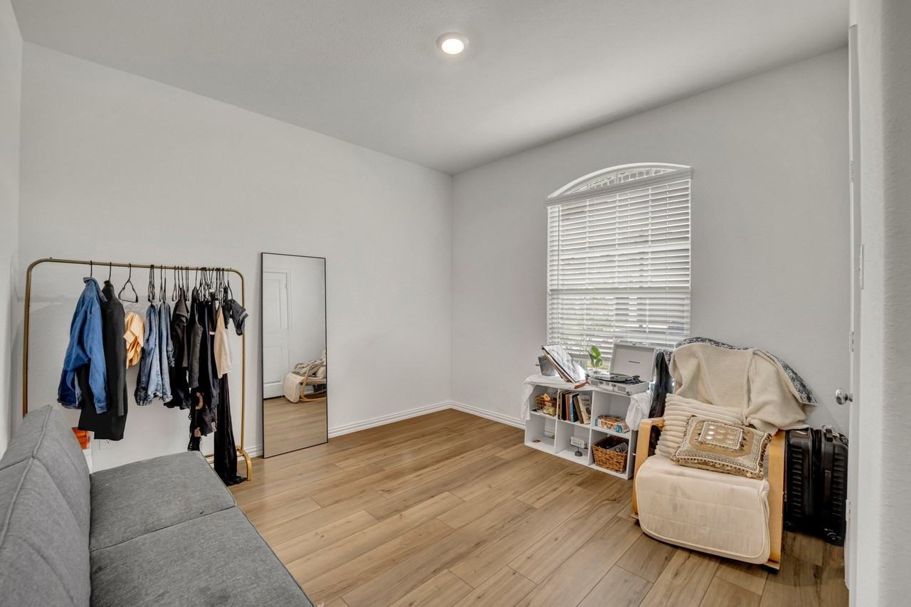 3221 Sioux Trl - Photo 3 of 35