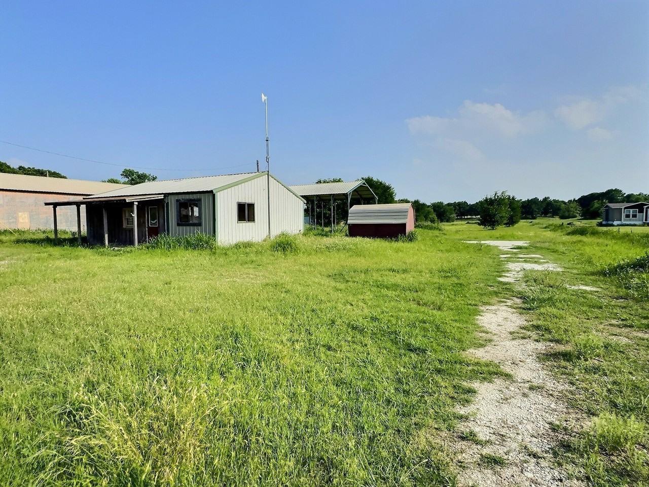 10669 Mineral Wells Hwy - Photo 2 of 10
