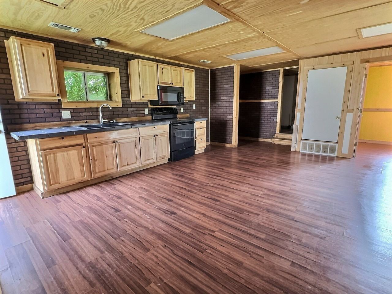10669 Mineral Wells Hwy - Photo 5 of 10