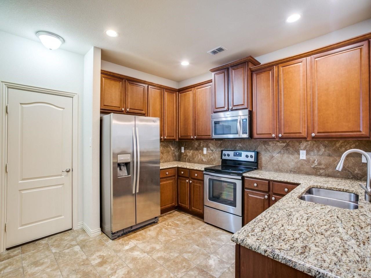 2920 Peyton Brook Dr - Photo 6 of 15