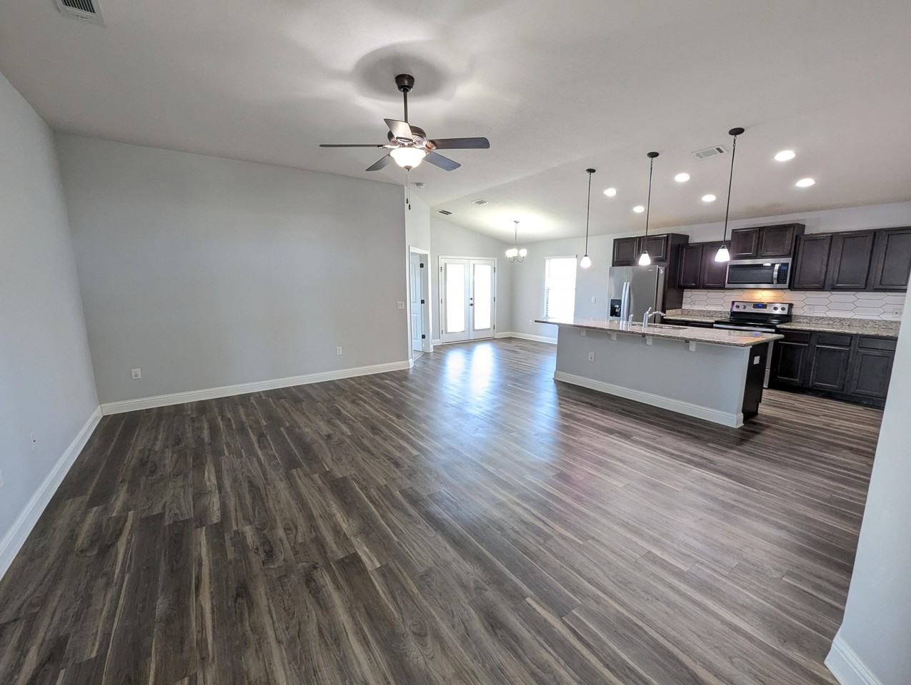 2401 Spur Ln - Photo 2 of 26