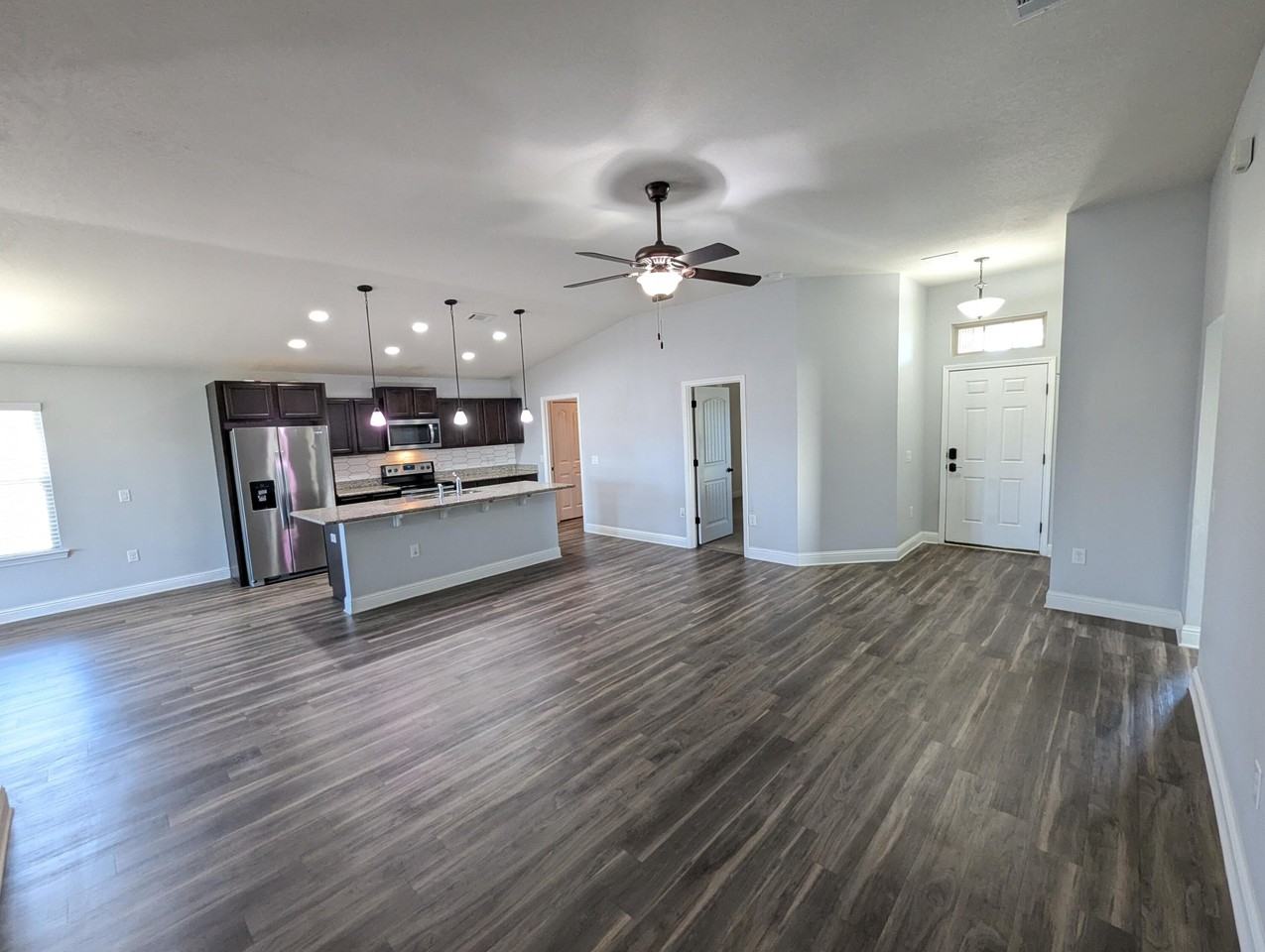 2401 Spur Ln - Photo 3 of 26