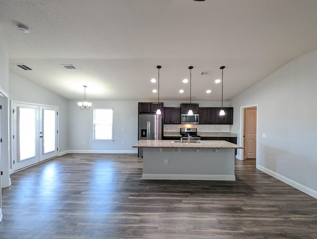 2401 Spur Ln - Photo 5 of 26