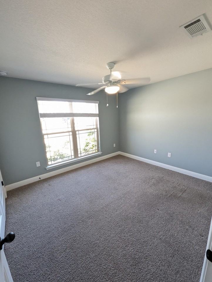 2401 Spur Ln - Photo 7 of 26