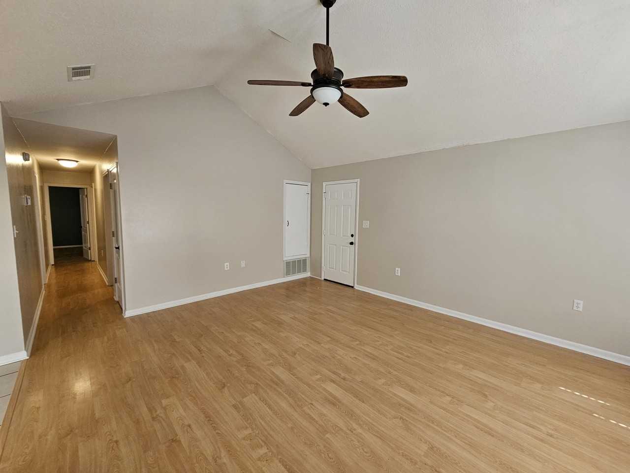 2219 Calle De Cantabria - Photo 4 of 28