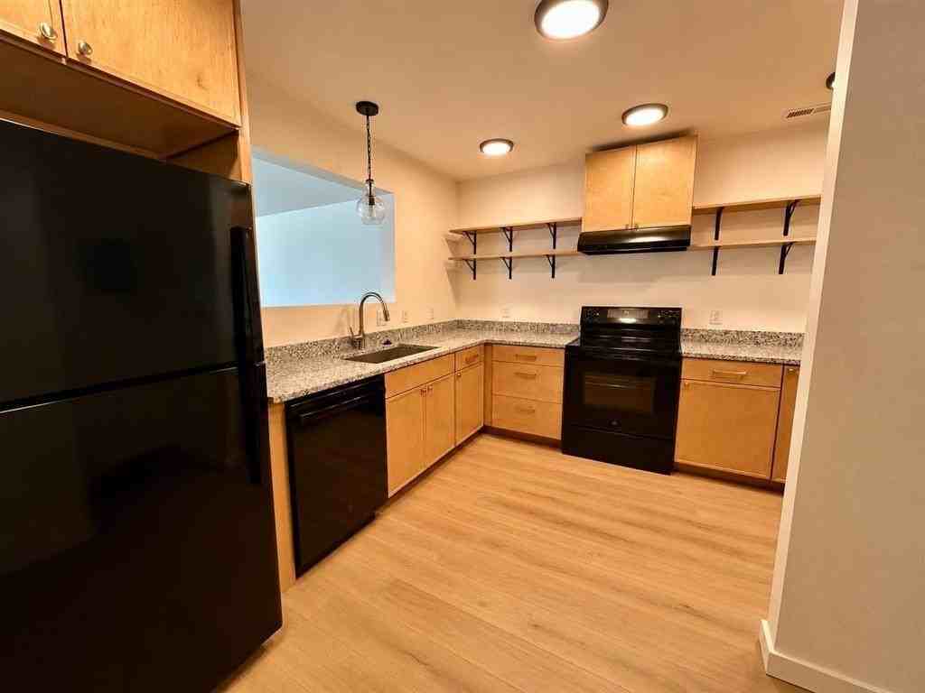 807 Cocoa Ct #B - Photo 3 of 9