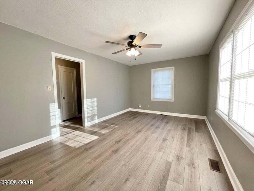 3301 S Pearl Ave - Photo 2 of 9