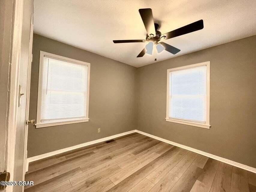 3301 S Pearl Ave - Photo 4 of 9