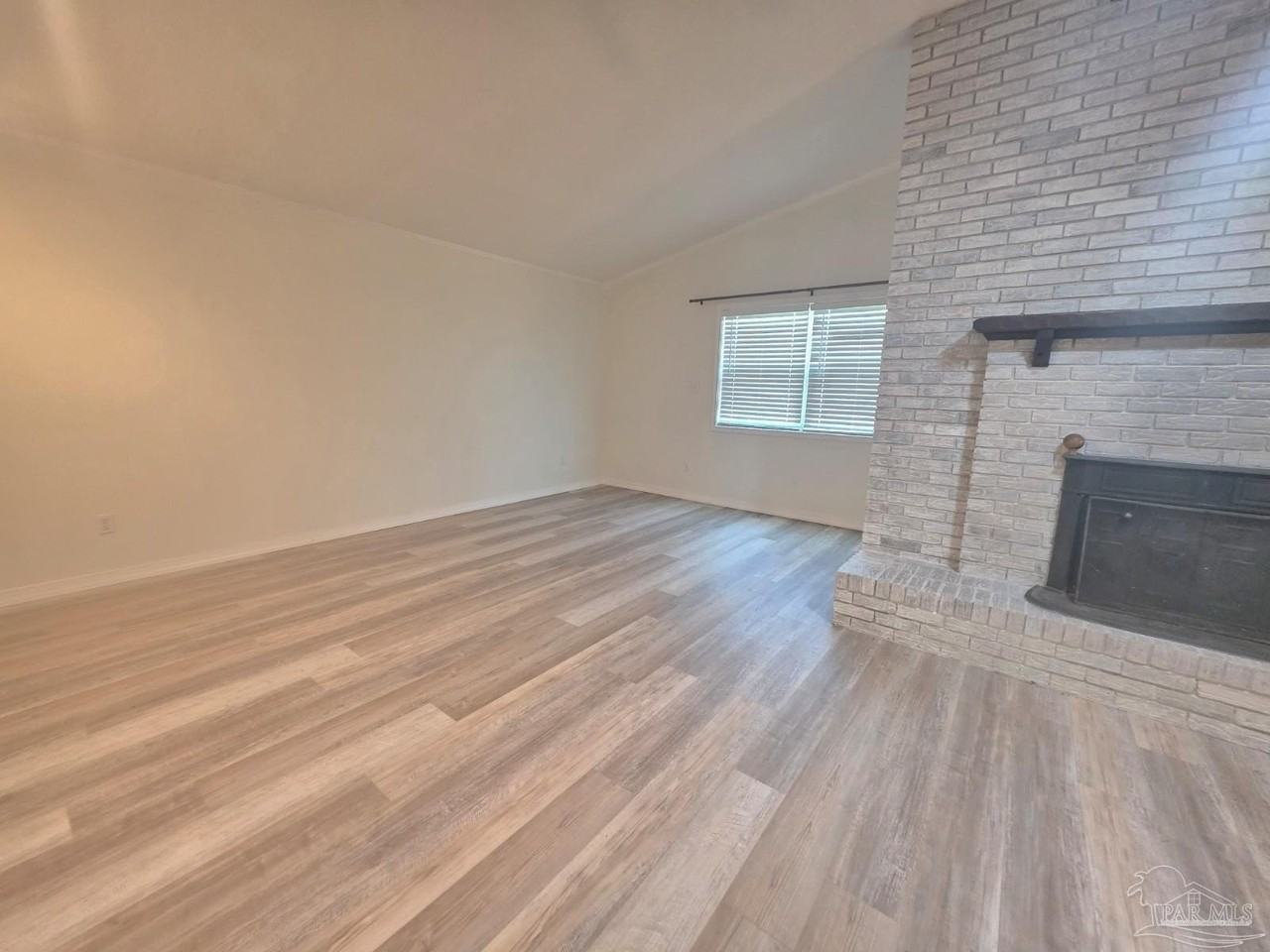 760 Briarwood Dr - Photo 4 of 27