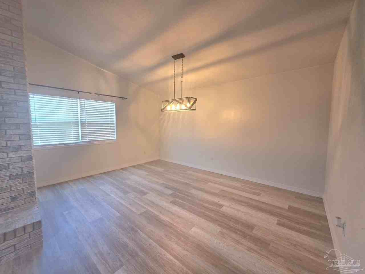 760 Briarwood Dr - Photo 5 of 27