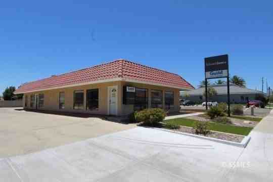425 W Drummond Ave - Photo 2 of 24