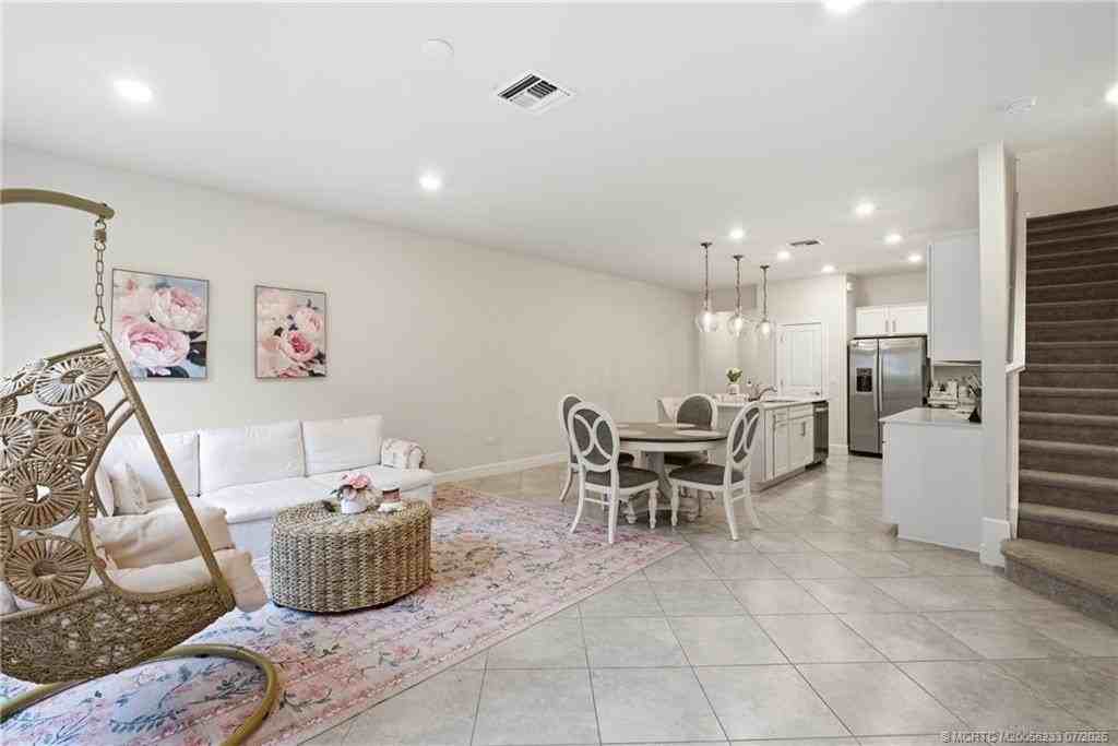 1871 Se Tarni Way - Photo 4 of 22