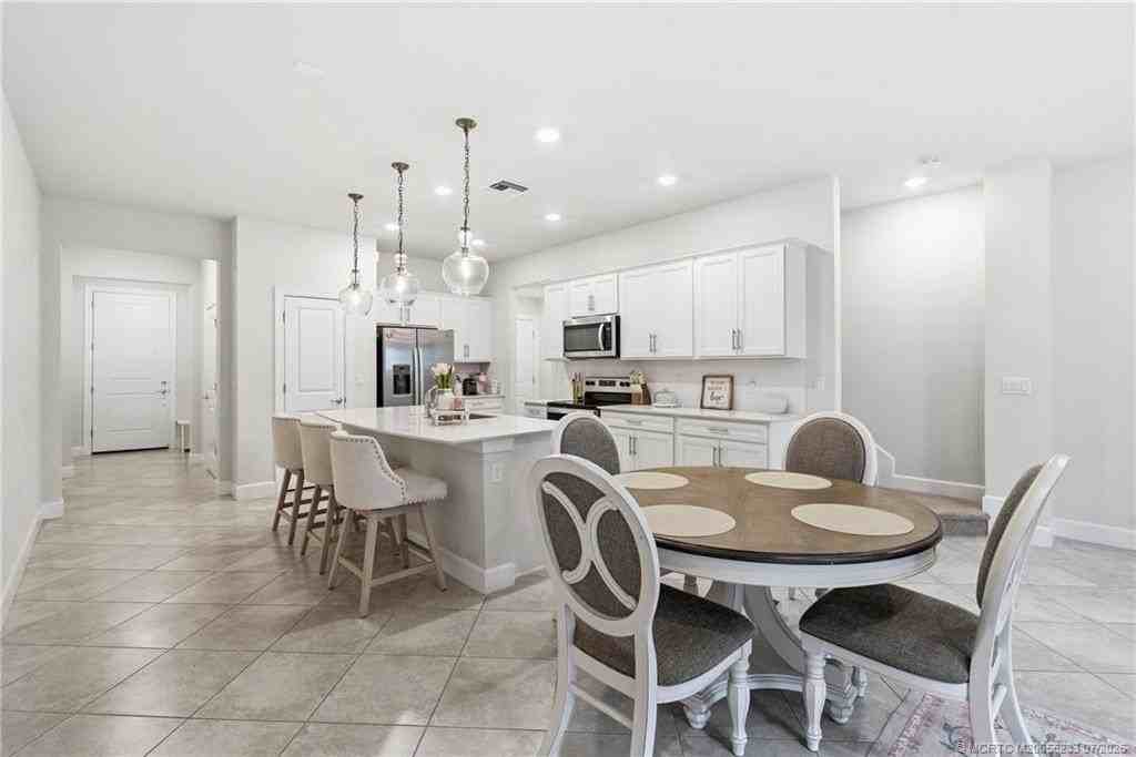1871 Se Tarni Way - Photo 6 of 22