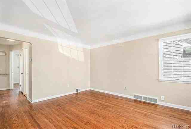633 N Dorchester Ave - Photo 5 of 17