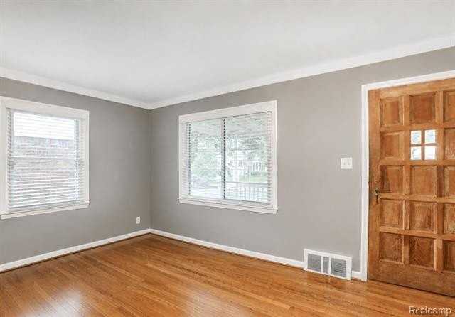 2125 Dallas Ave - Photo 3 of 18
