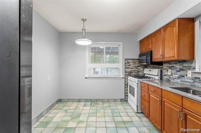 323 N Campbell Rd - Photo 5 of 22