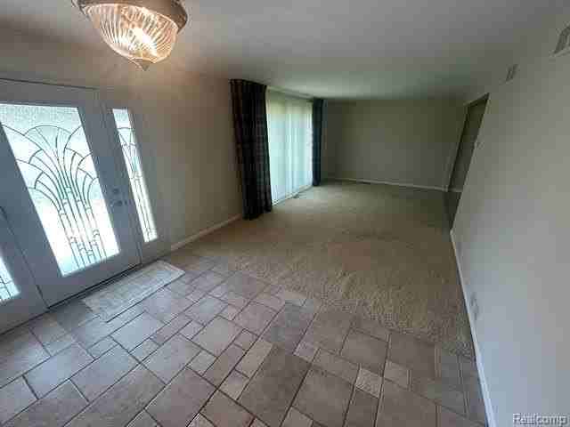 24915 Lakeland St - Photo 3 of 40