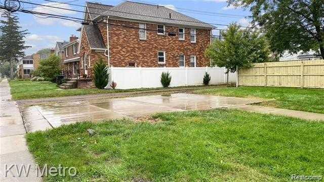 620 W 4th St - Photo 4 of 28