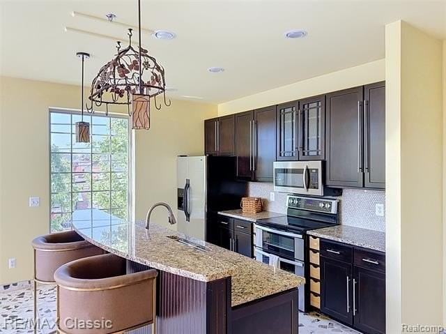 588 S Main St - Photo 7 of 32