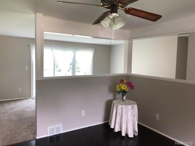 38022 Lyndon St - Photo 5 of 11