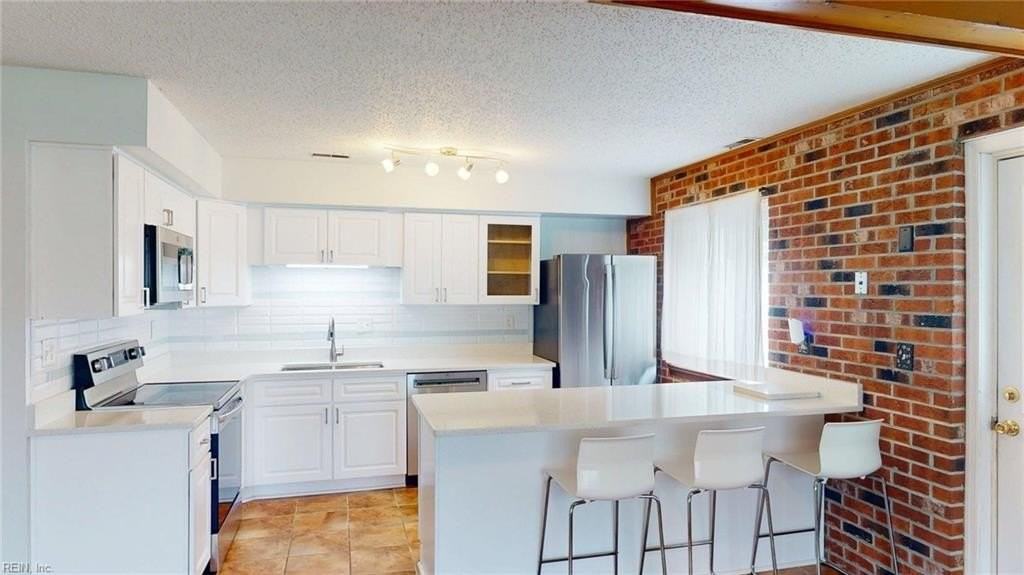4507 Sir Johns Ln - Photo 6 of 31