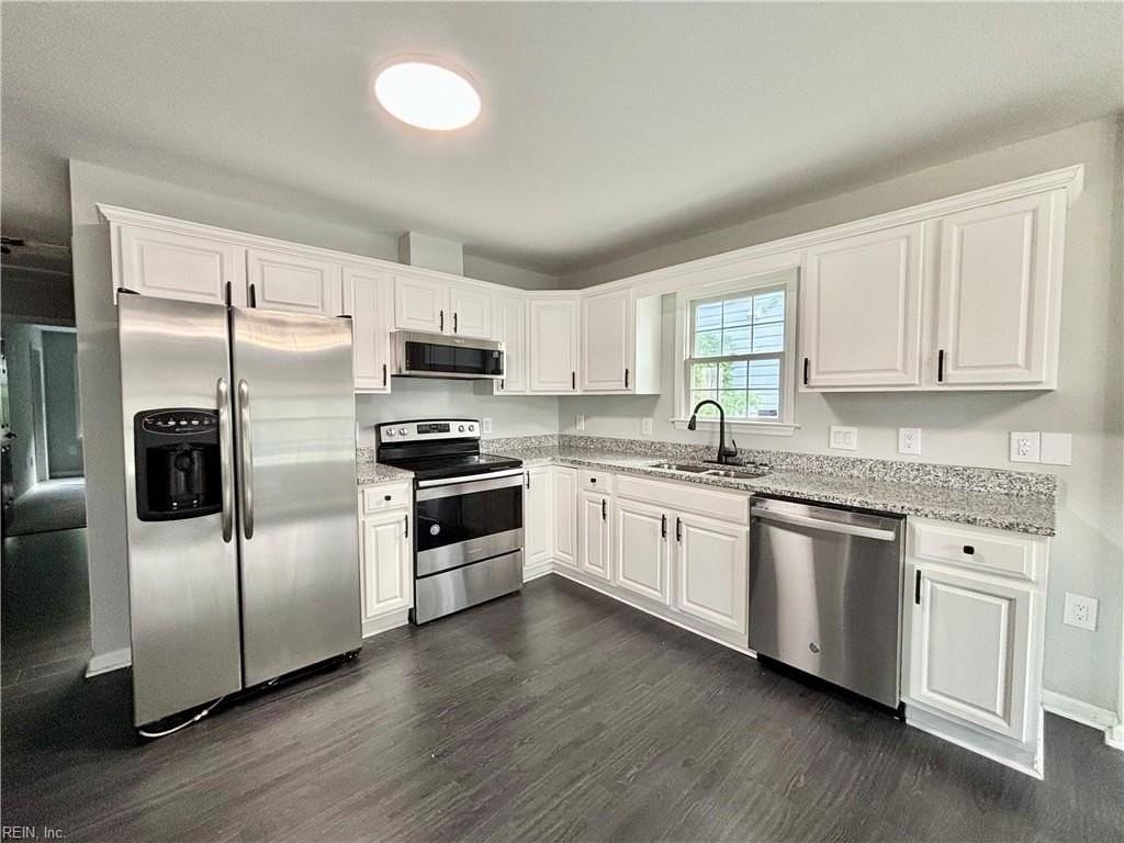 1040 W 35th St - Photo 4 of 14