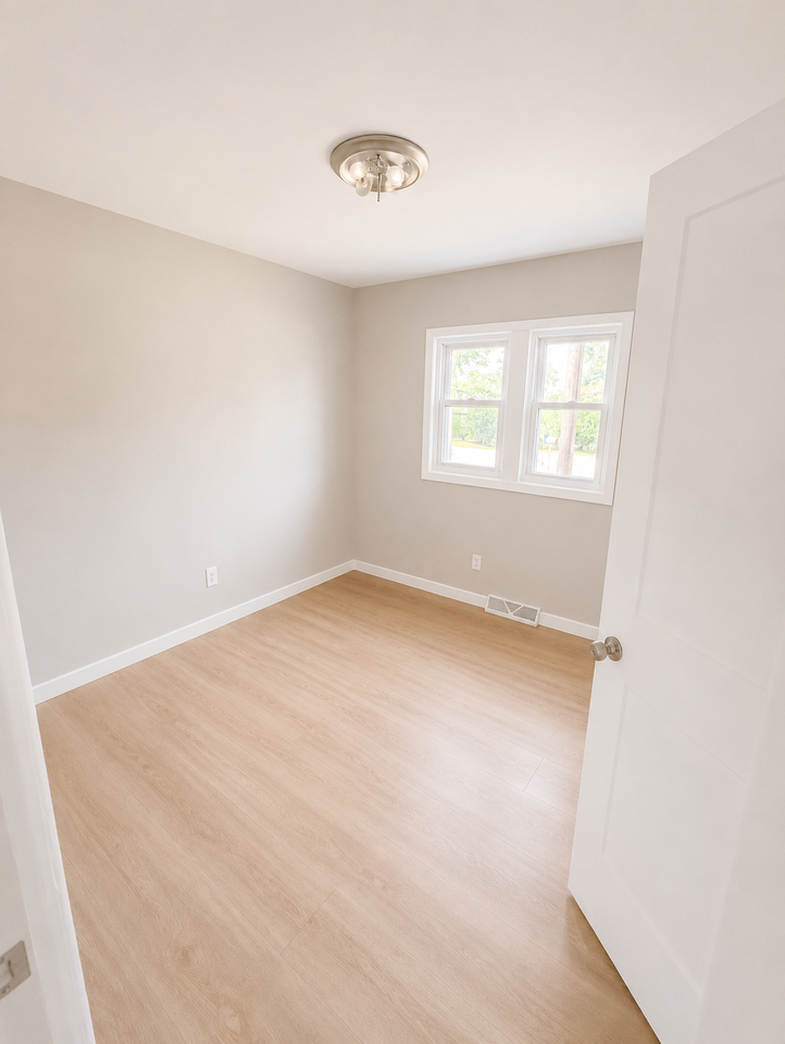 Oak St #113 - Photo 3 of 7