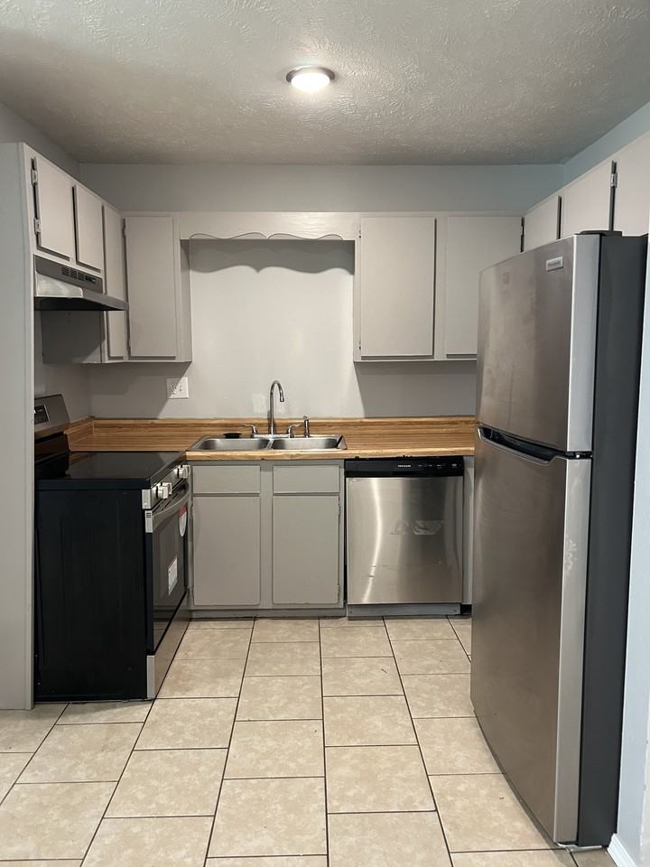 174 Brooke Lynn Dr #D - Photo 2 of 7