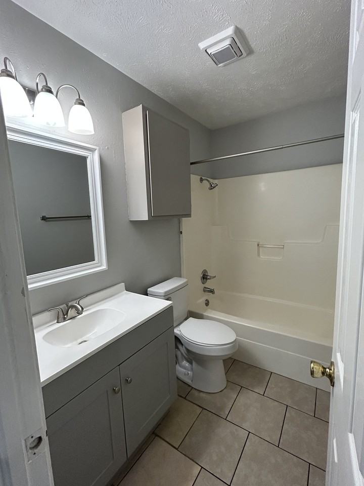 174 Brooke Lynn Dr #D - Photo 5 of 7