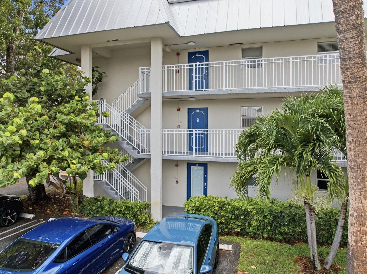 3000 Riverside Dr #201-1 - Photo 2 of 23