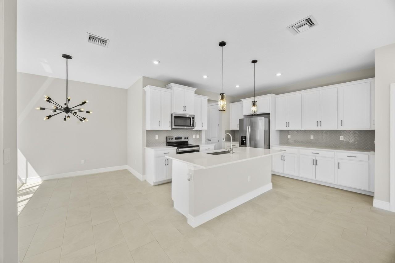3552 Nw Solange Ct #0 - Photo 3 of 43