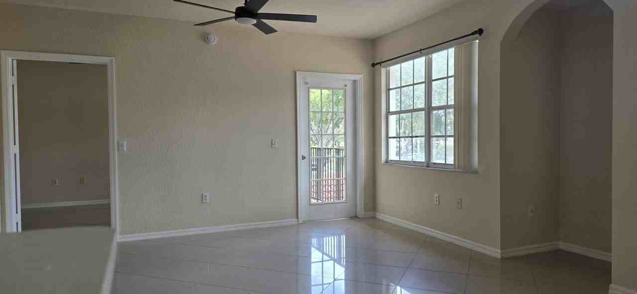 2505 Belmont Ln - Photo 5 of 11