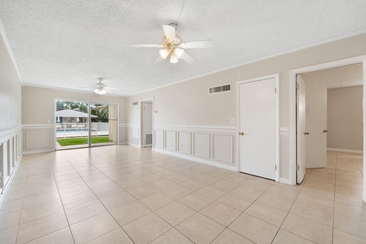 510 Prosperity Farms Rd #4B - Photo 5 of 35