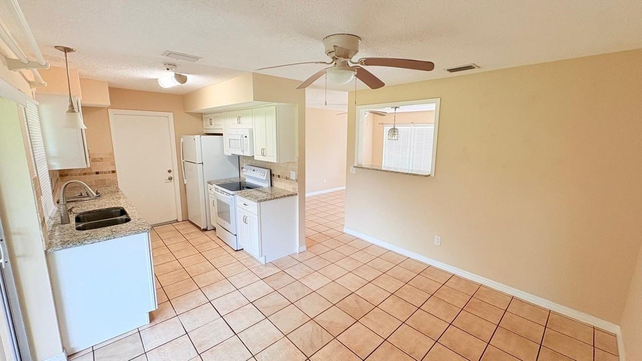 864 Se Festivo Ct - Photo 5 of 17