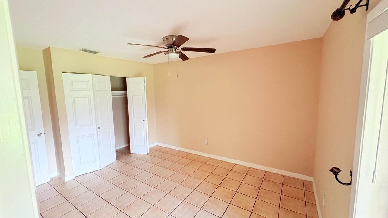 864 Se Festivo Ct - Photo 6 of 17
