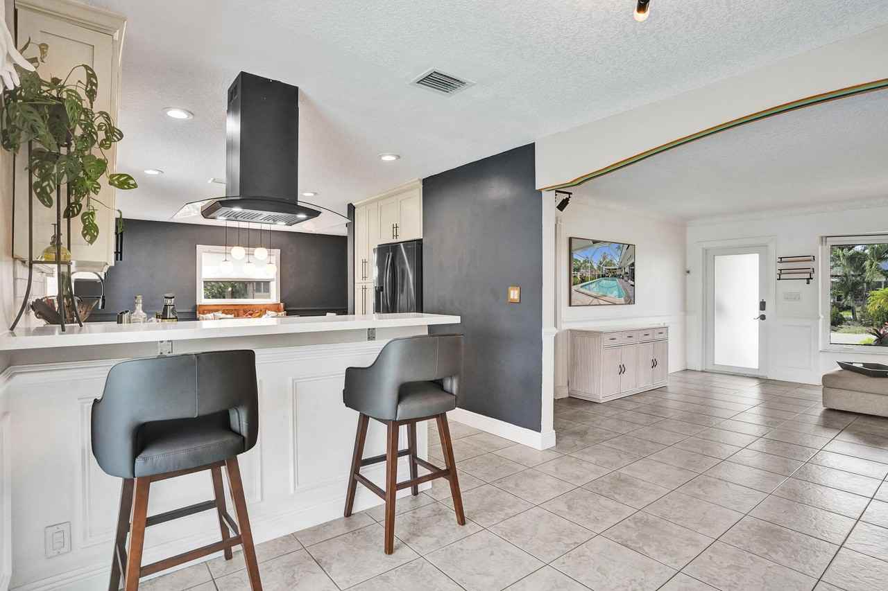 1430 Ne 57th St - Photo 5 of 38