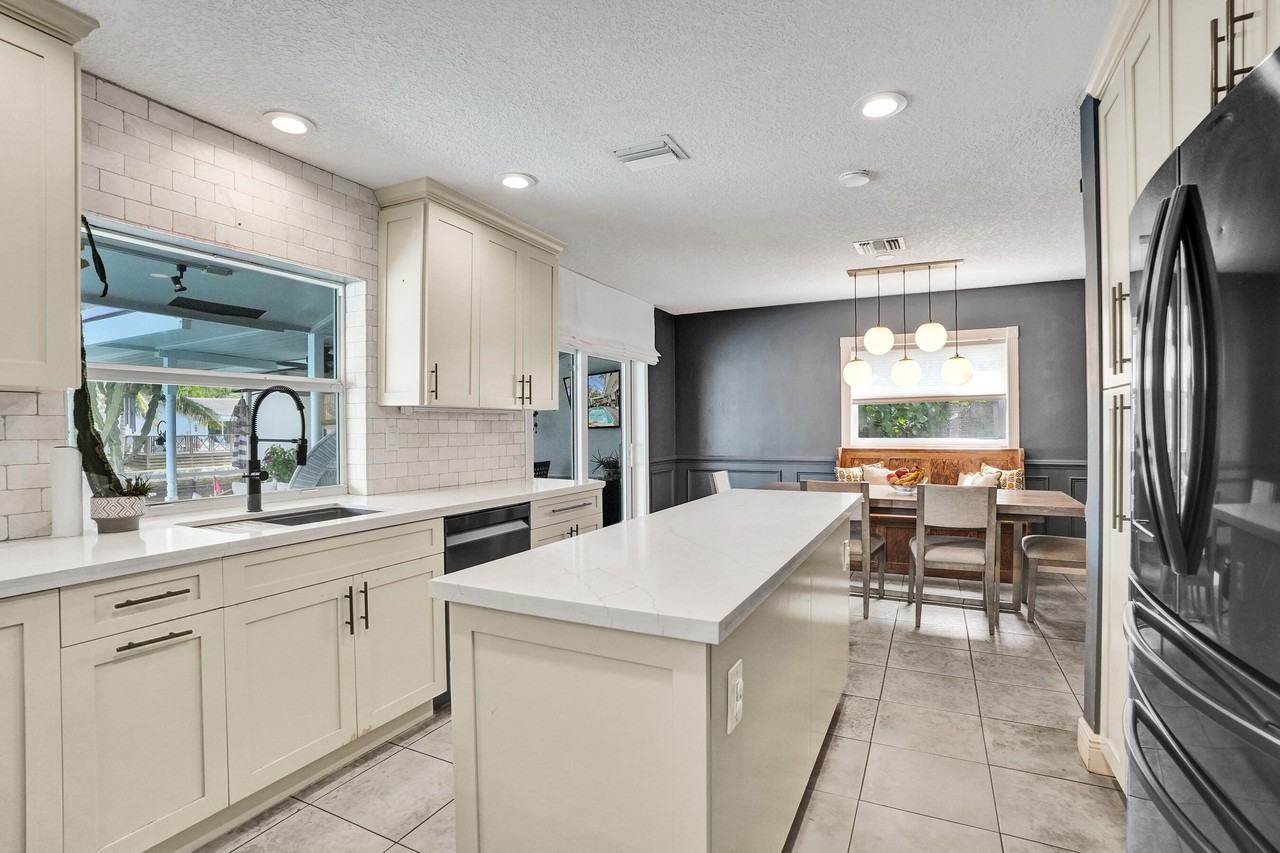 1430 Ne 57th St - Photo 6 of 38
