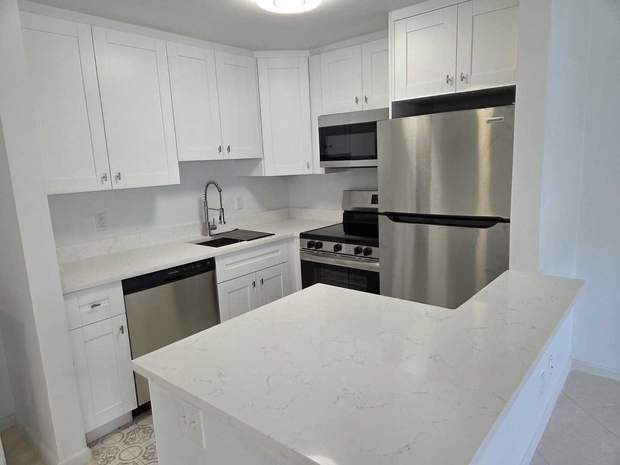 194 Newport L #194 - Photo 2 of 30