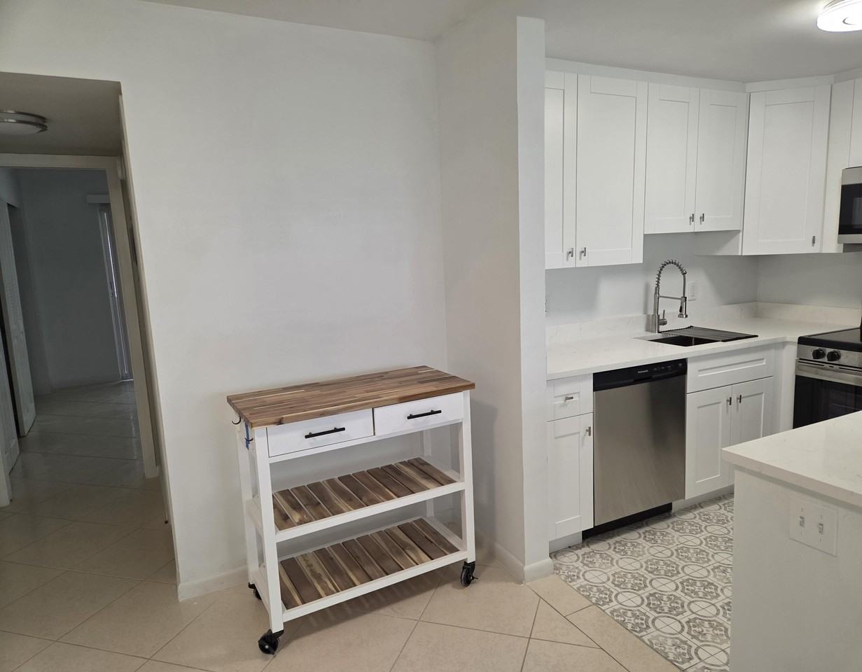 194 Newport L #194 - Photo 7 of 30
