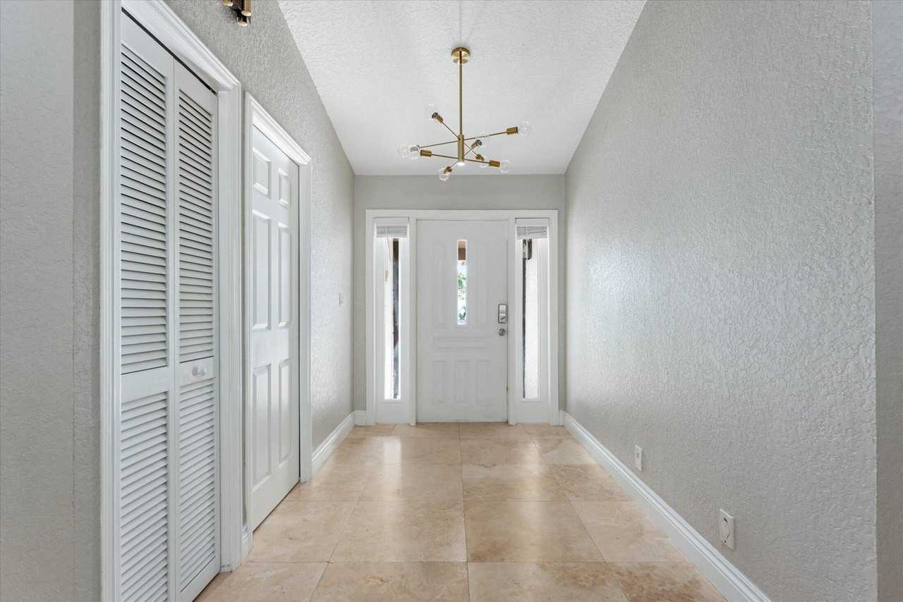 1598 Sw 5th Ave - Photo 2 of 36
