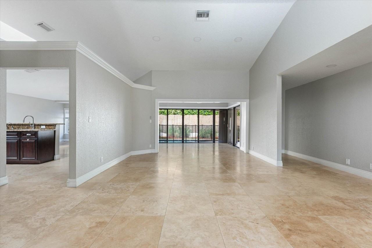 1598 Sw 5th Ave - Photo 3 of 36
