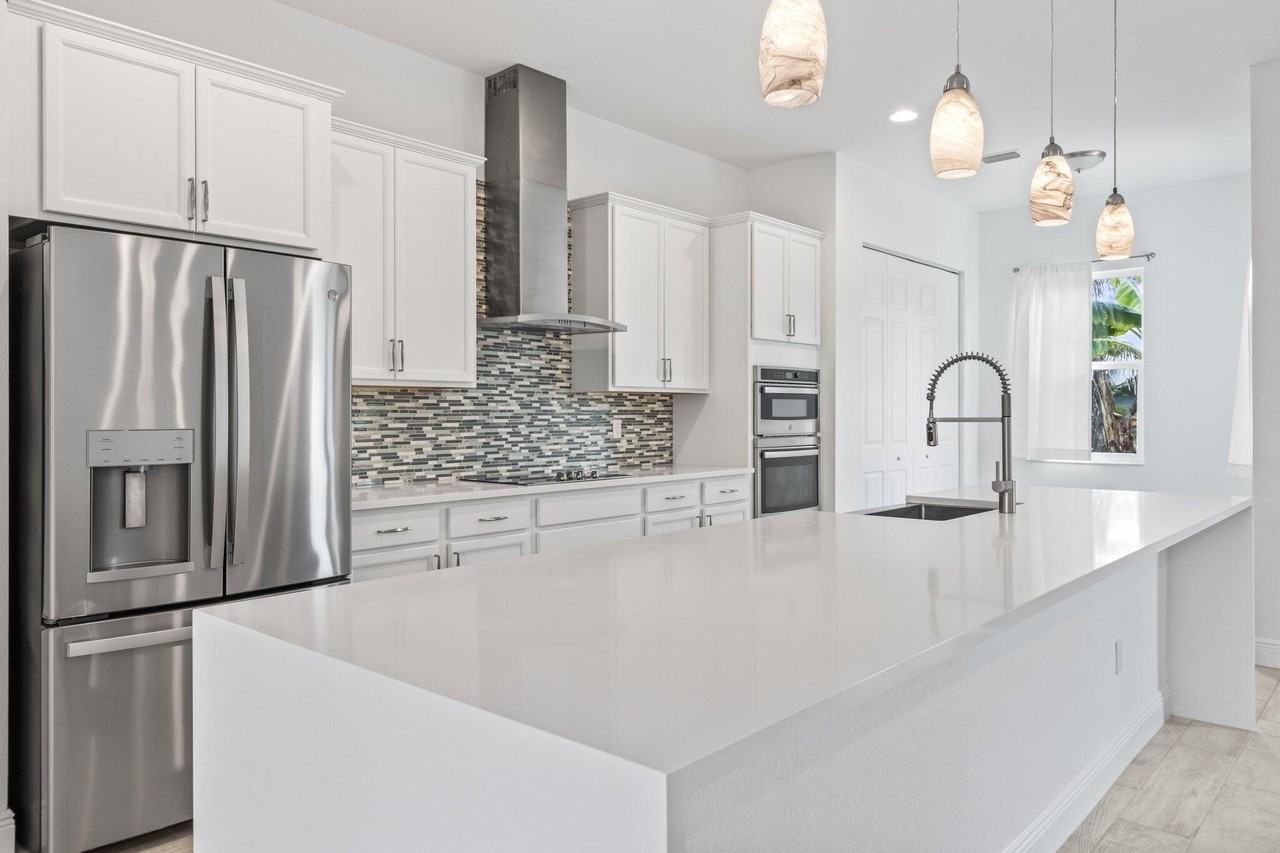2865 Sw Seaside Rd - Photo 2 of 18