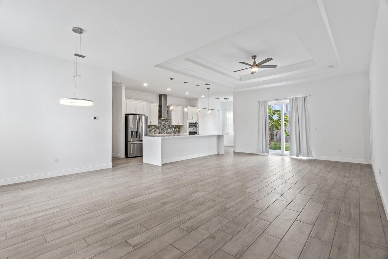 2865 Sw Seaside Rd - Photo 5 of 18