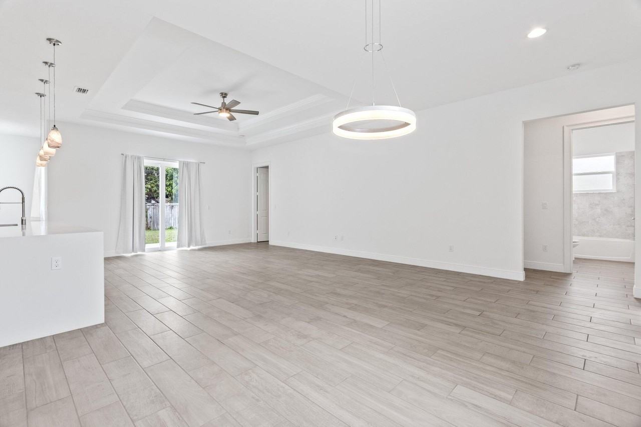 2865 Sw Seaside Rd - Photo 7 of 18