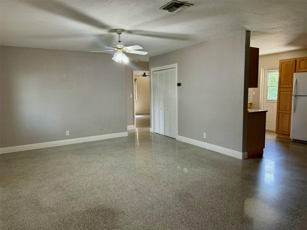2624 Ne 8th Ct - Photo 3 of 20