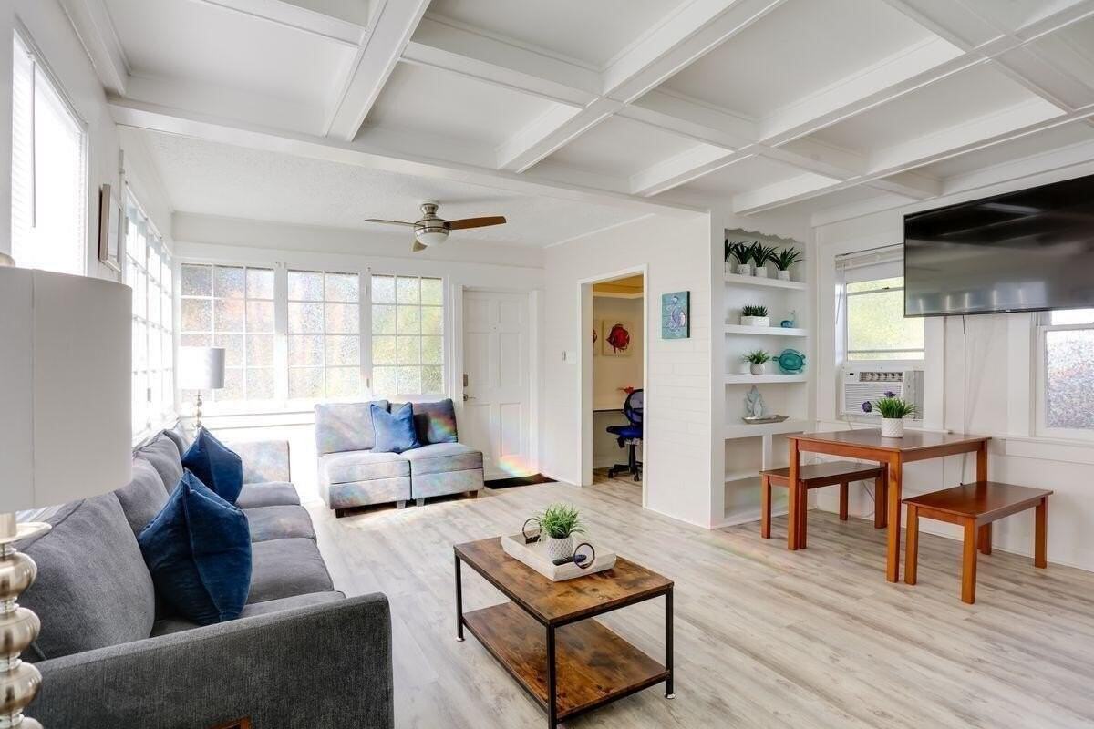 216 S M St #2