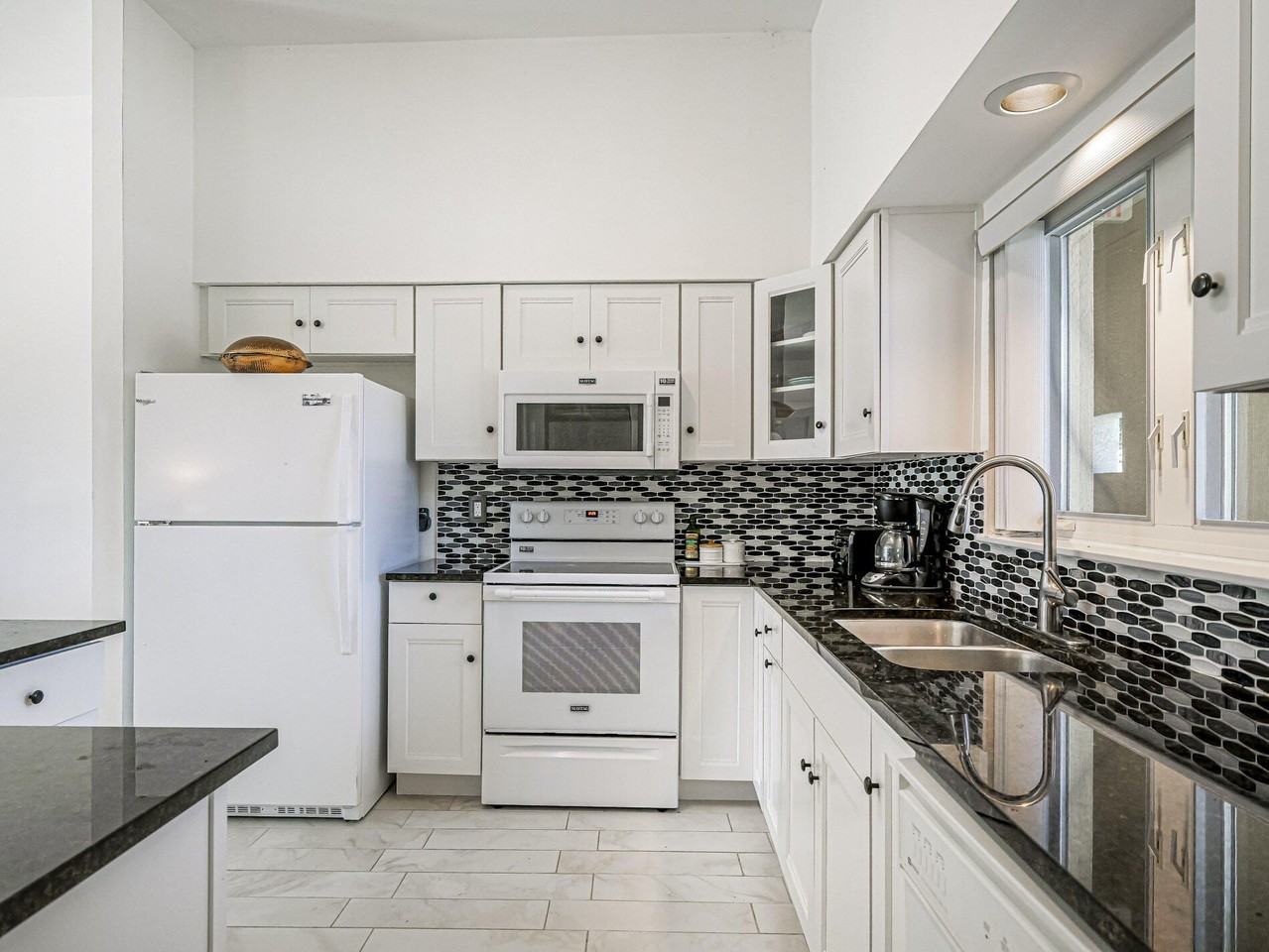 5025 Harmony Cir #202 - Photo 7 of 28