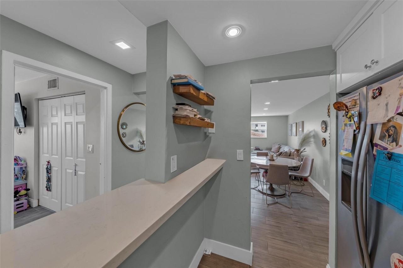 611 Ne 14th Ave #306 - Photo 5 of 25